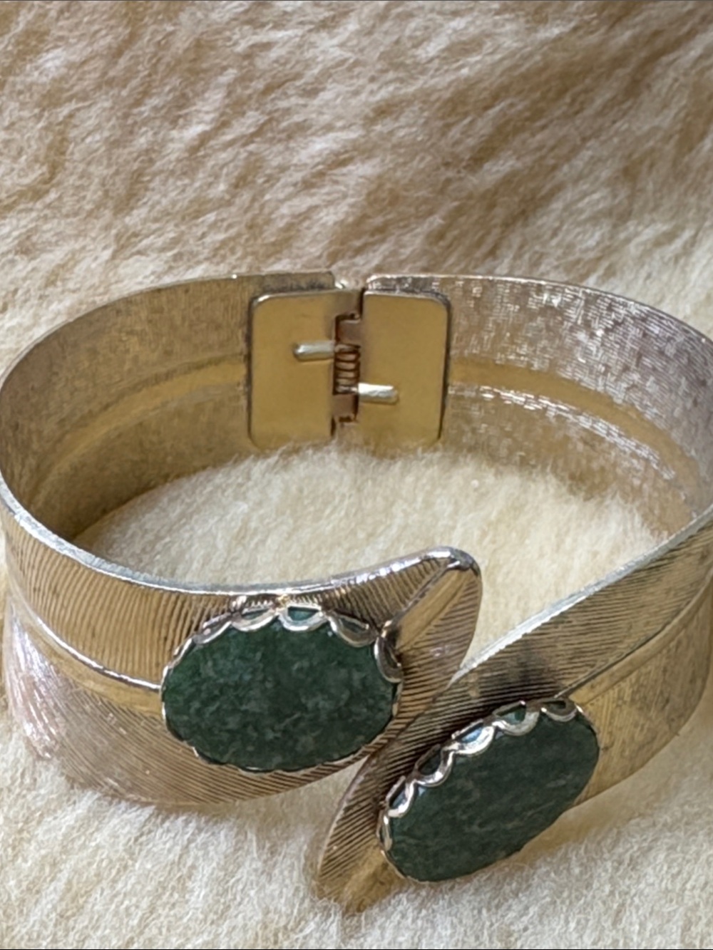 Vintage Gold-Tone Hinge Leaf design Bracelet with Green Stone Accents - Picture 7 of 8
